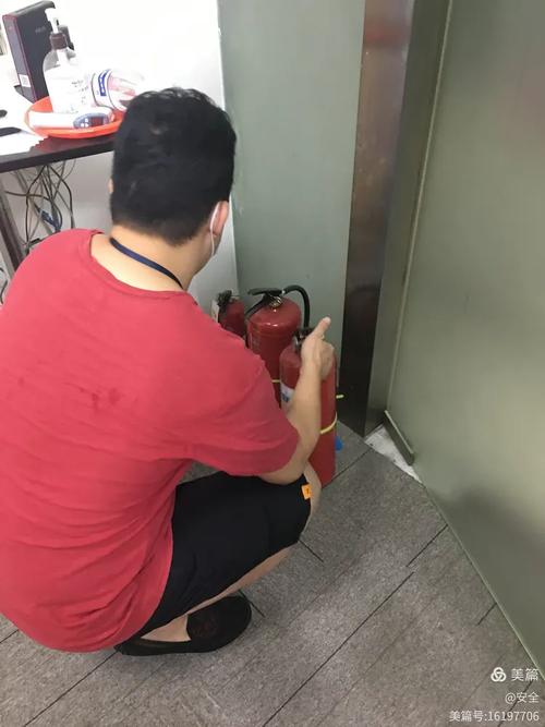 深圳市益诚健康管理有限公司与益诚科技安全隐患曝光 电线裸露未套管保护，灭火器未定期检查
